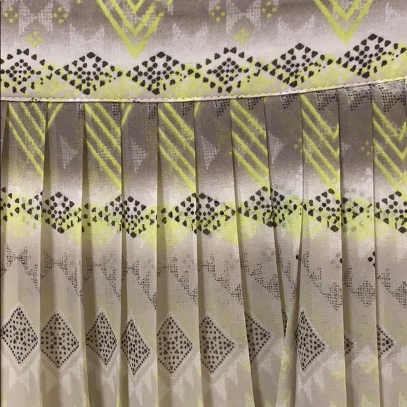 Micro-Pleat Patterned Mini Skirt - Picture 3 of 4